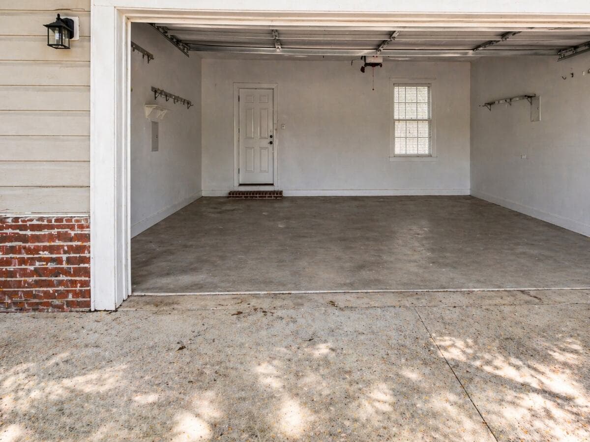 Same Brunswick garage after cleanout by Golden Isles Junk Removal, cleared and swept.